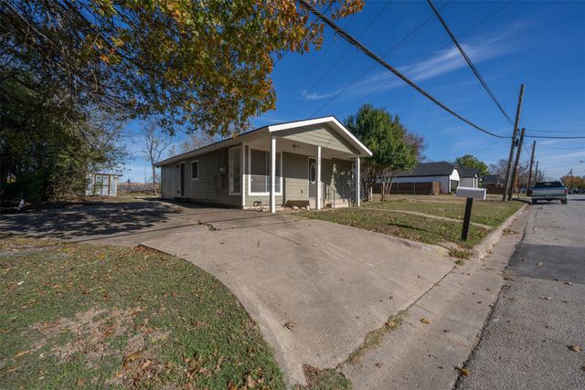 505 Perry Avenue, Waxahachie, TX 75165