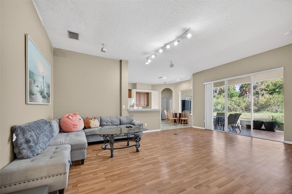 Image 12 of property listing at 4612 E 62 AVENUE, Bradenton, FL 34203