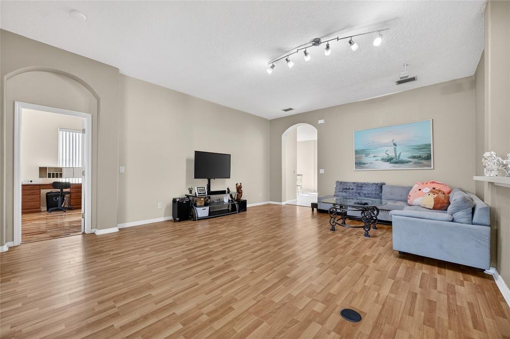 Image 14 of property listing at 4612 E 62 AVENUE, Bradenton, FL 34203