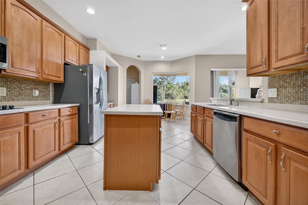 Image 27 of property listing at 4612 E 62 AVENUE, Bradenton, FL 34203