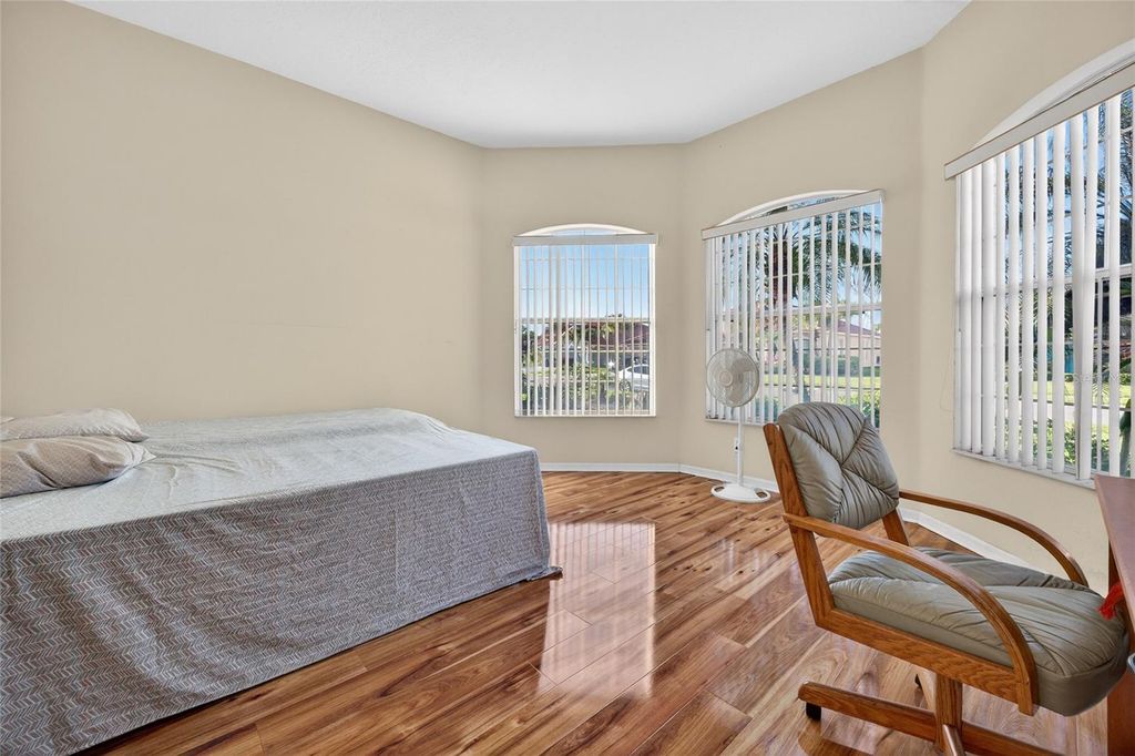 Image 32 of property listing at 4612 E 62 AVENUE, Bradenton, FL 34203