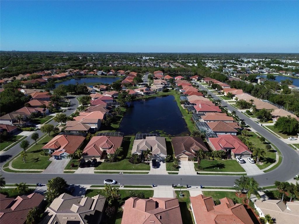 Image 36 of property listing at 4612 E 62 AVENUE, Bradenton, FL 34203