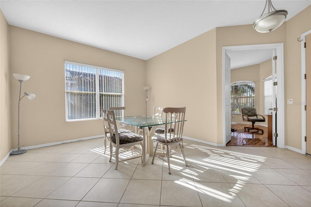 Image 9 of property listing at 4612 E 62 AVENUE, Bradenton, FL 34203