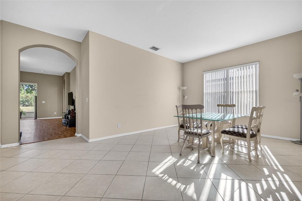 Image 10 of property listing at 4612 E 62 AVENUE, Bradenton, FL 34203
