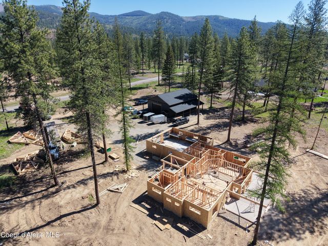 102 Wallace Lane, Blanchard, ID 83804