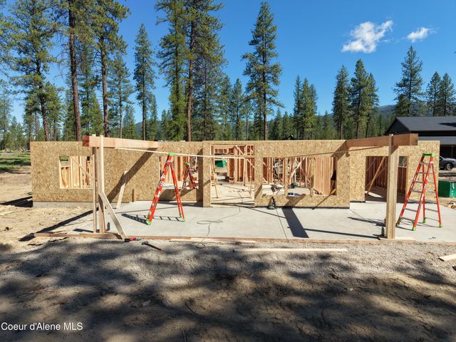 102 Wallace Lane, Blanchard, ID 83804