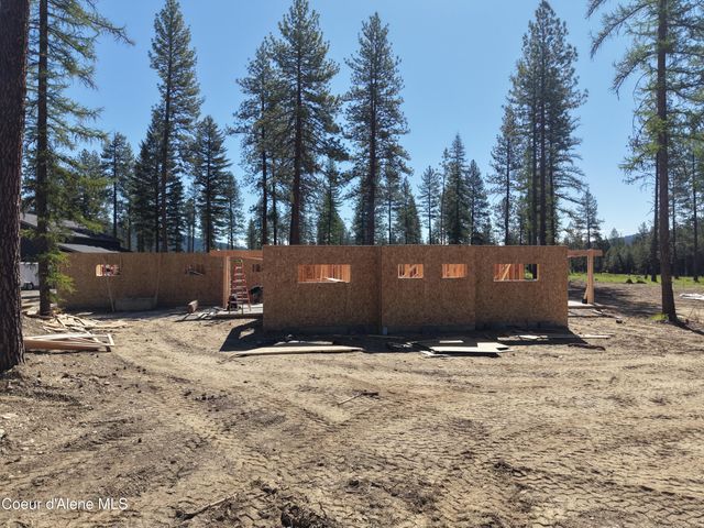 102 Wallace Lane, Blanchard, ID 83804