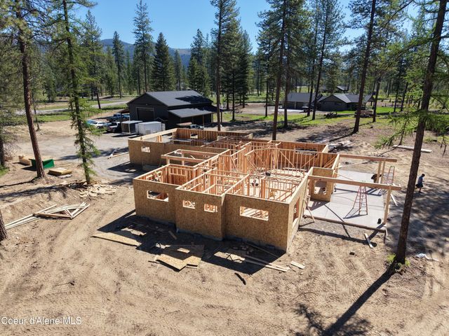 102 Wallace Lane, Blanchard, ID 83804