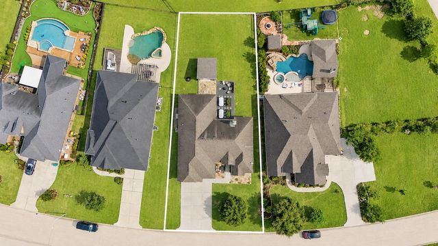 165 Waterstone Drive, Montgomery, TX 77356