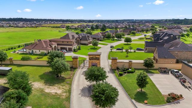 165 Waterstone Drive, Montgomery, TX 77356