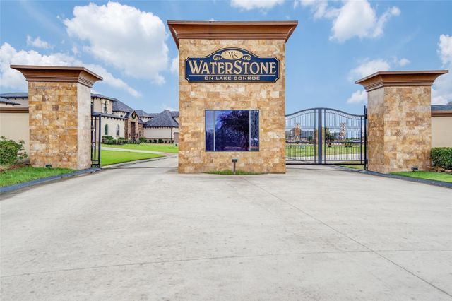 165 Waterstone Drive, Montgomery, TX 77356
