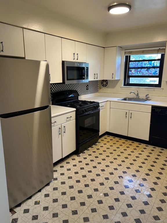 220 Sneden Place 220, Spring Valley, NY 10977 — photo 5