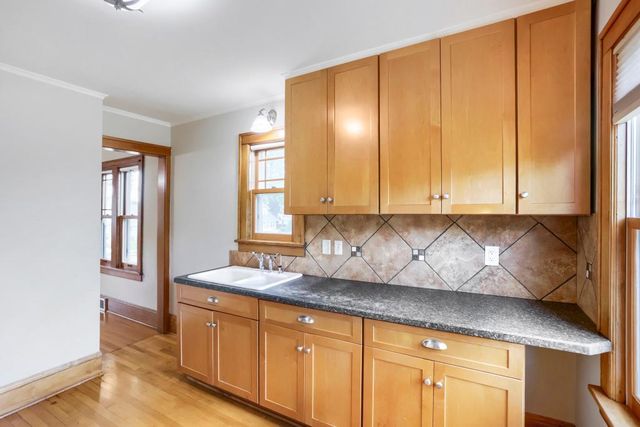 1861 Ivy Avenue E, Saint Paul, MN 55119