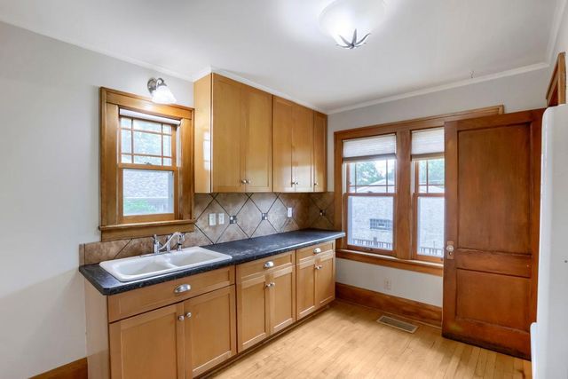 1861 Ivy Avenue E, Saint Paul, MN 55119