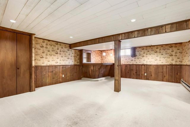 1861 Ivy Avenue E, Saint Paul, MN 55119