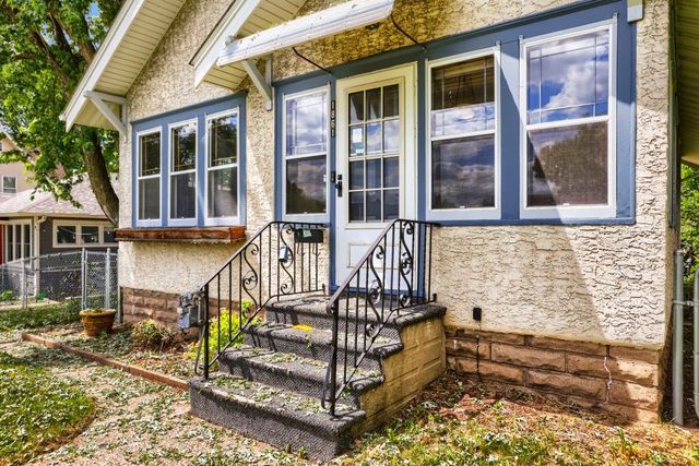 1861 Ivy Avenue E, Saint Paul, MN 55119