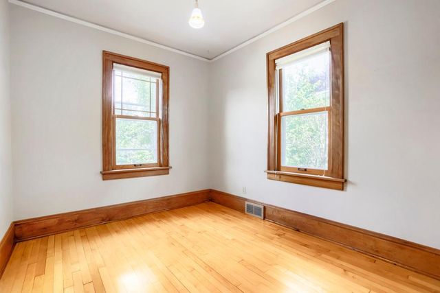 1861 Ivy Avenue E, Saint Paul, MN 55119