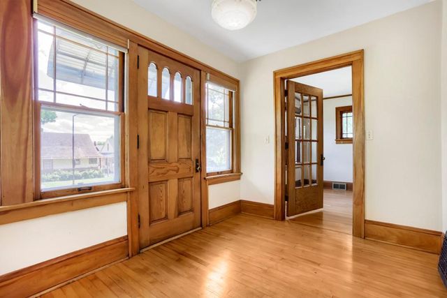 1861 Ivy Avenue E, Saint Paul, MN 55119