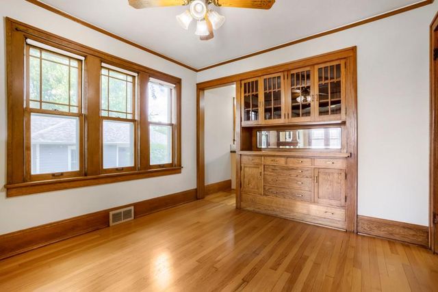 1861 Ivy Avenue E, Saint Paul, MN 55119