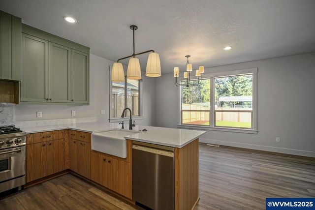 7532 Lennox Ln NE, Keizer, OR 97303