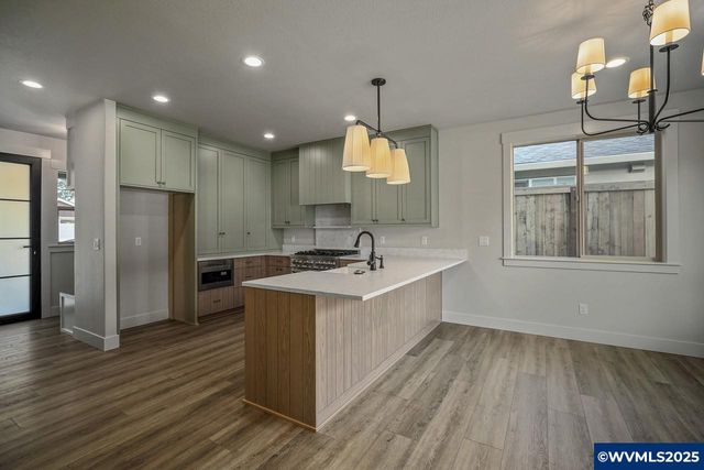 7532 Lennox Ln NE, Keizer, OR 97303