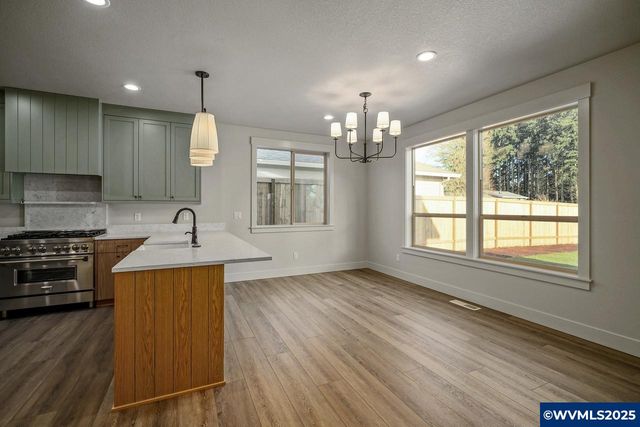 7532 Lennox Ln NE, Keizer, OR 97303