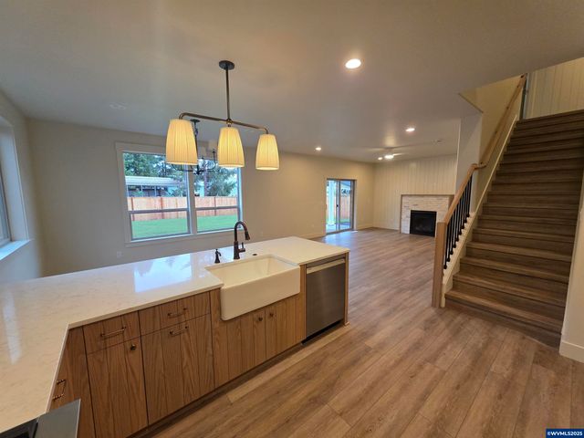 7532 Lennox Ln NE, Keizer, OR 97303