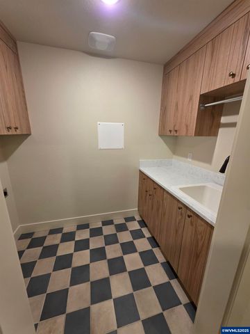 7532 Lennox Ln NE, Keizer, OR 97303