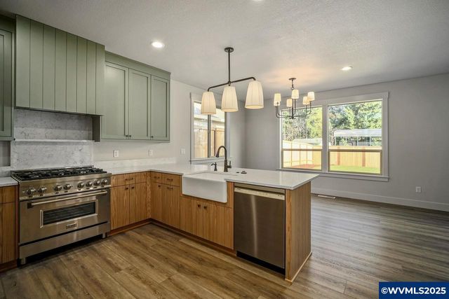 7532 Lennox Ln NE, Keizer, OR 97303