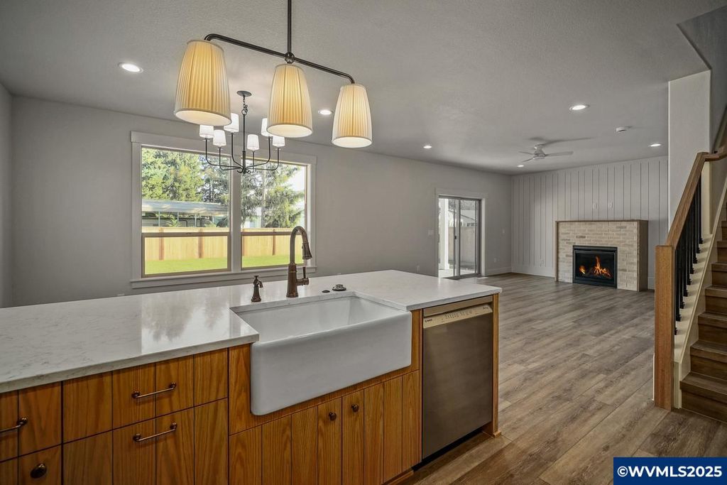 Image 14 of property listing at 7532 Lennox Ln NE, Keizer, OR 97303