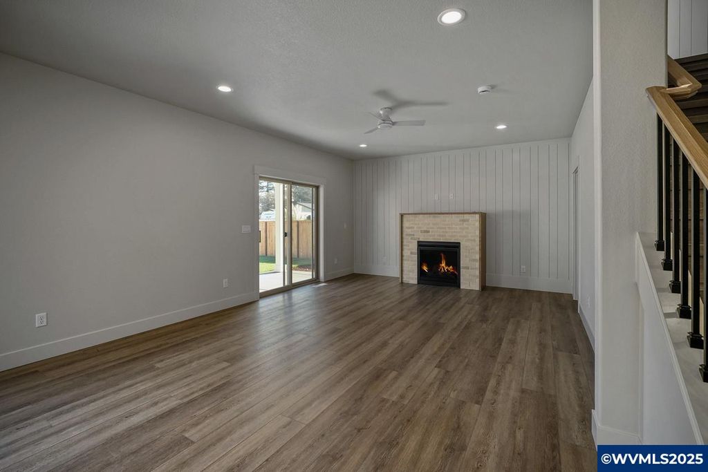 Image 16 of property listing at 7532 Lennox Ln NE, Keizer, OR 97303