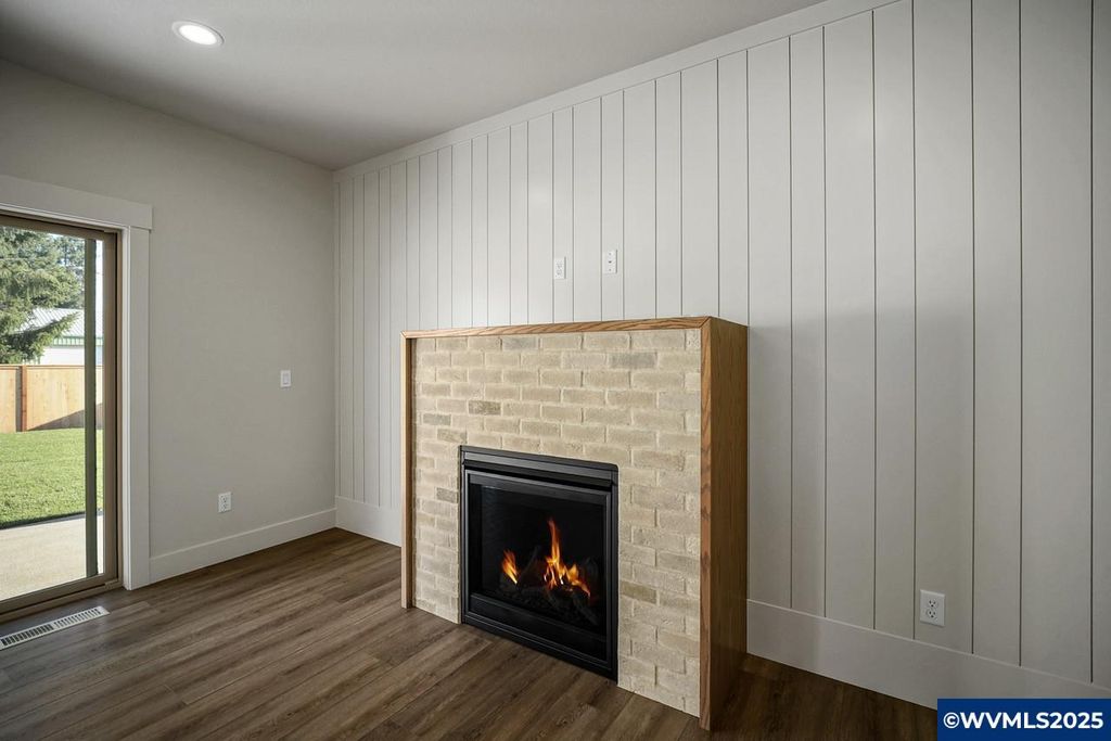 Image 18 of property listing at 7532 Lennox Ln NE, Keizer, OR 97303