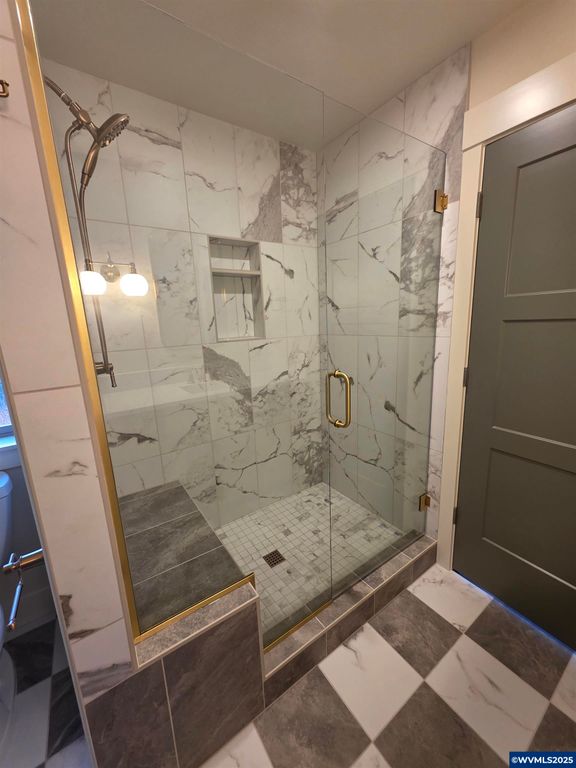 Image 23 of property listing at 7532 Lennox Ln NE, Keizer, OR 97303