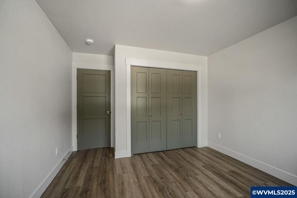 Image 37 of property listing at 7532 Lennox Ln NE, Keizer, OR 97303