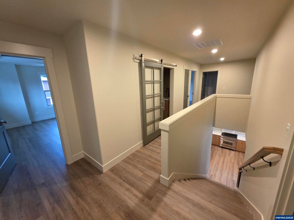 Image 41 of property listing at 7532 Lennox Ln NE, Keizer, OR 97303