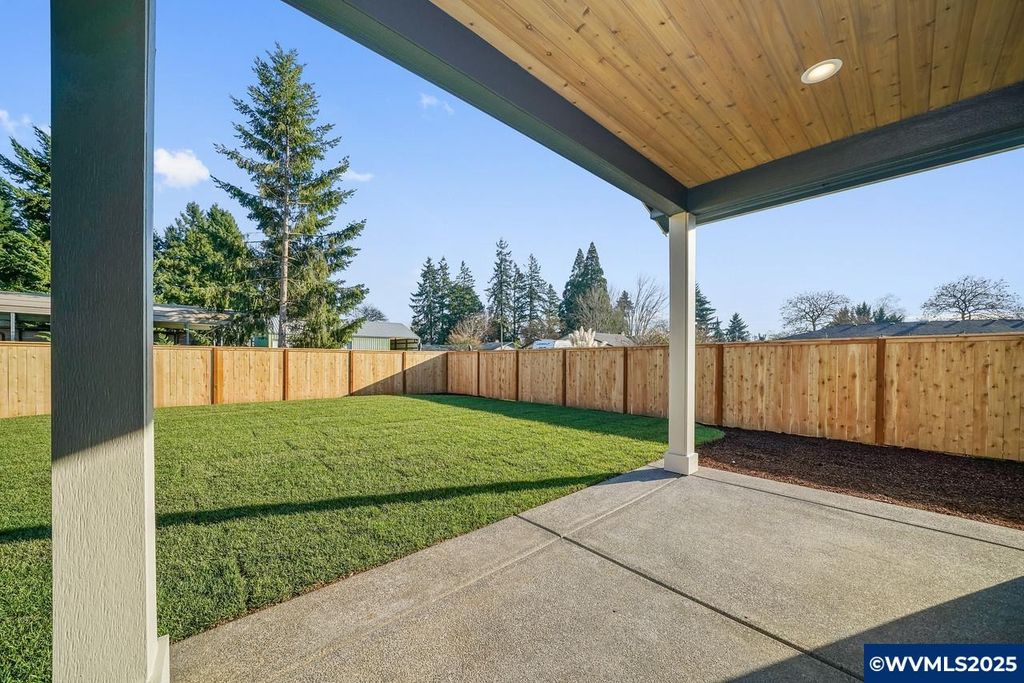 Image 46 of property listing at 7532 Lennox Ln NE, Keizer, OR 97303