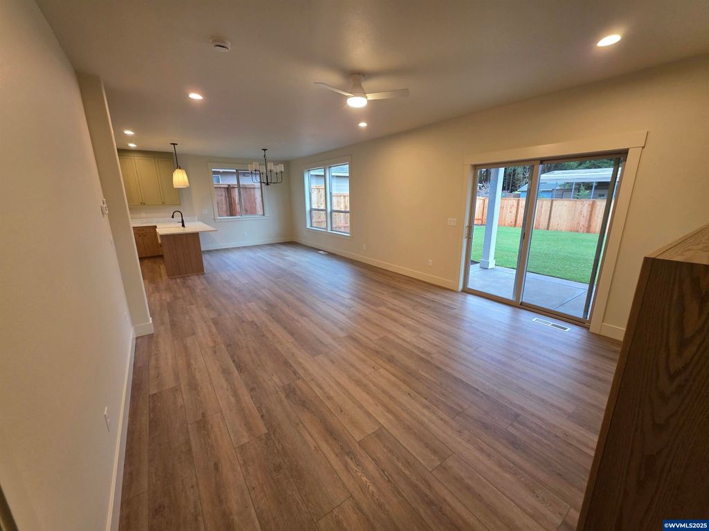 Image 47 of property listing at 7532 Lennox Ln NE, Keizer, OR 97303