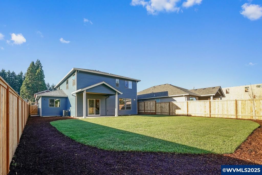 Image 48 of property listing at 7532 Lennox Ln NE, Keizer, OR 97303