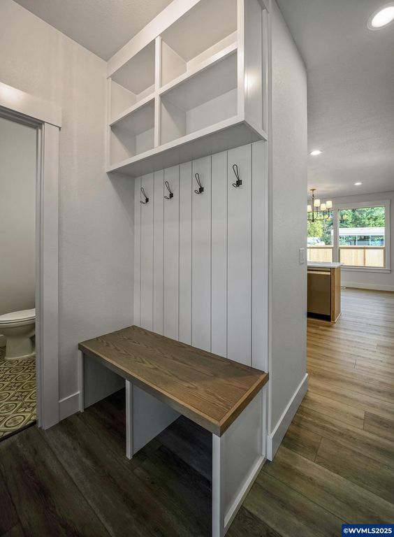 Image 6 of property listing at 7532 Lennox Ln NE, Keizer, OR 97303