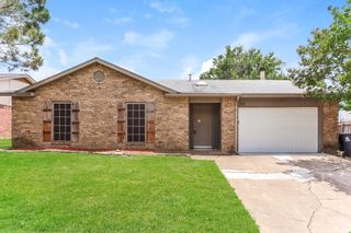 818 Sandalwood Lane, Arlington, TX 76017