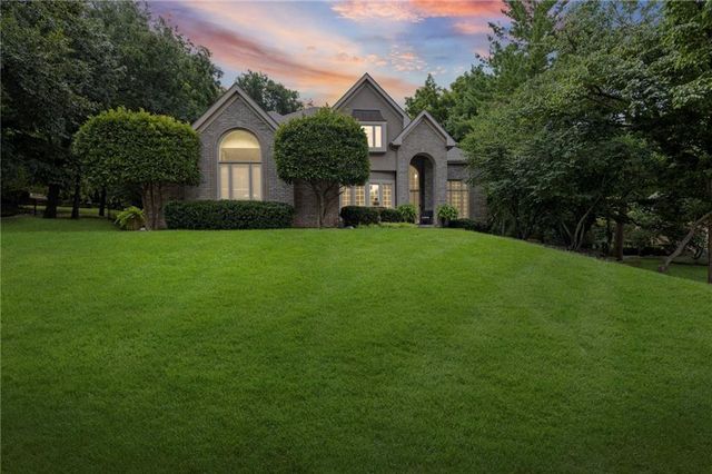 1567 Oakwood Lane, Liberty, MO 64068