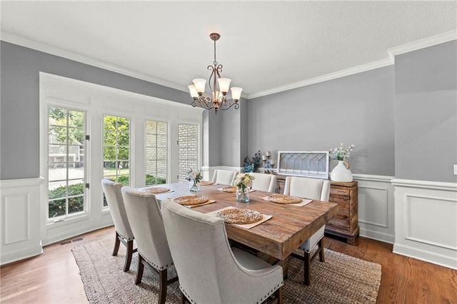 1567 Oakwood Lane, Liberty, MO 64068
