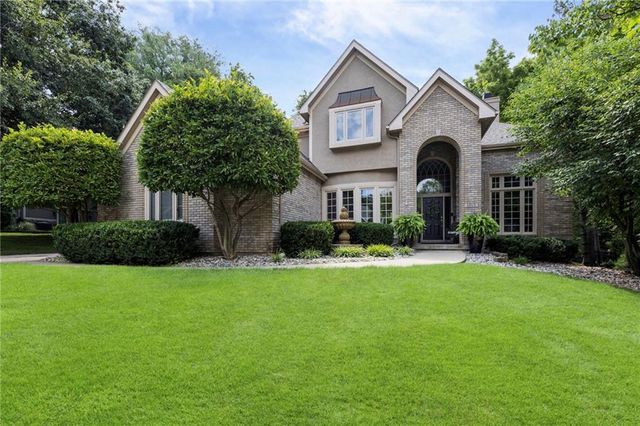 1567 Oakwood Lane, Liberty, MO 64068