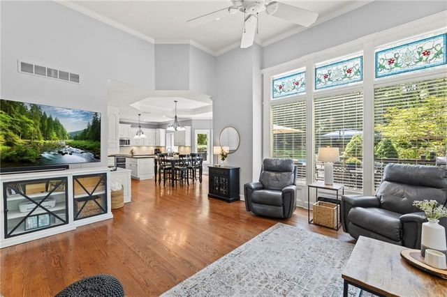 1567 Oakwood Lane, Liberty, MO 64068