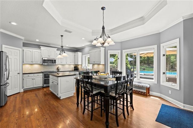 1567 Oakwood Lane, Liberty, MO 64068