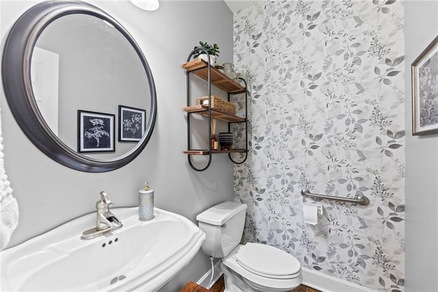 1567 Oakwood Lane, Liberty, MO 64068