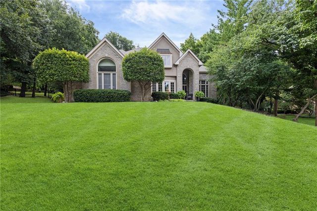 1567 Oakwood Lane, Liberty, MO 64068