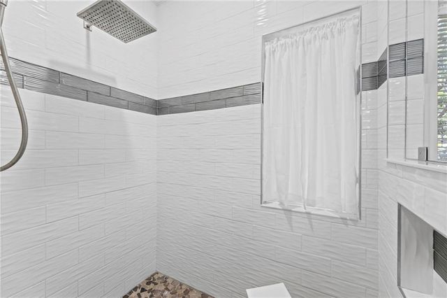1567 Oakwood Lane, Liberty, MO 64068