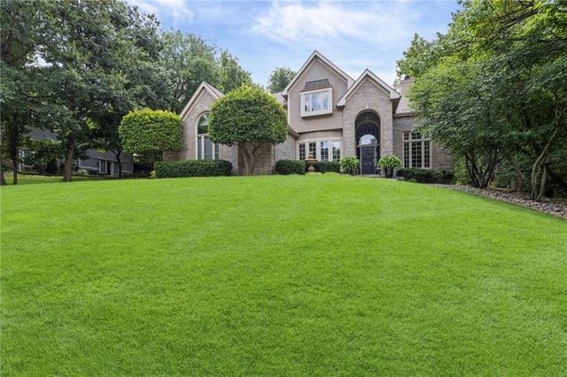 1567 Oakwood Lane, Liberty, MO 64068