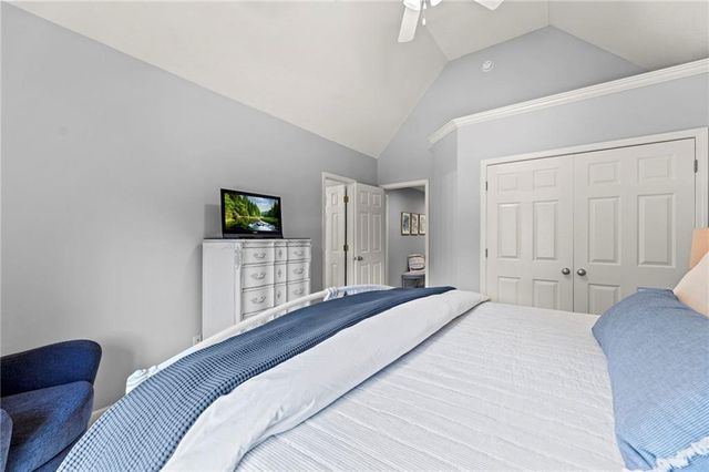 1567 Oakwood Lane, Liberty, MO 64068